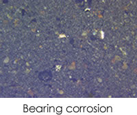 潤滑脂中過多的水會(huì)降低其厚度并導(dǎo)致水沖刷，導(dǎo)致基礎(chǔ)油氧化并導(dǎo)致軸承腐蝕