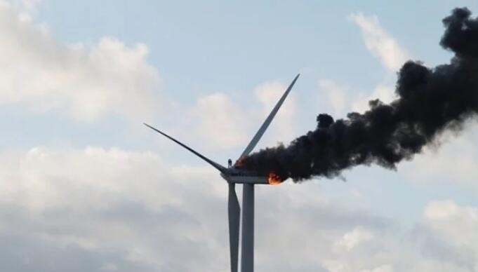 風(fēng)電抗磨液壓油變黑說(shuō)明油已經(jīng)變質(zhì)？在線監(jiān)測(cè)